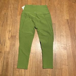 Beyond yoga Spacedye Out Of Pocket High Waisted Capri Legging
Fern Green Heather